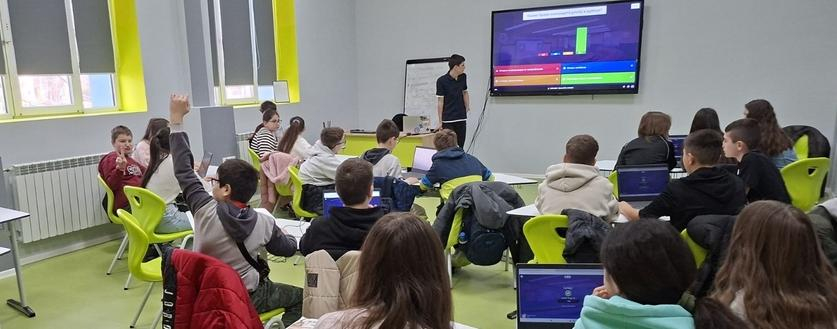 Среща с бивш възпитаник и представяне на ученически проект